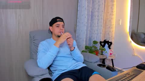 Snapshot of kendel_dimitri chatting on 10/15/25, 05:18 kendel_dimitri online show from 10/15/25, 05:18