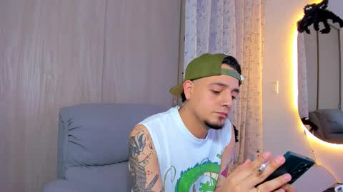 Snapshot of kendel_dimitri chatting on 10/27/25, 03:43 kendel_dimitri online show from 10/27/25, 03:43