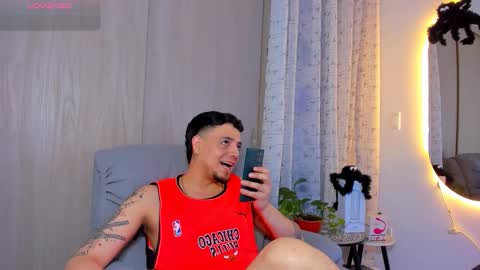 Snapshot of kendel_dimitri chatting on 10/30/25, 02:35 kendel_dimitri online show from 10/30/25, 02:35