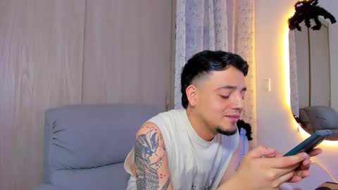 Snapshot of kendel_dimitri chatting on 10/31/25, 03:40 kendel_dimitri online show from 10/31/25, 03:40