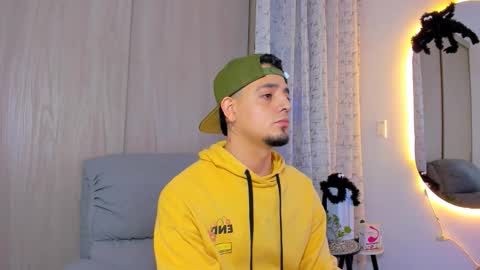 Snapshot of kendel_dimitri chatting on 11/02/25, 08:17 kendel_dimitri online show from 11/02/25, 08:17