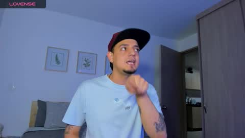 Snapshot of kendel_dimitri chatting on 11/27/25, 02:35 kendel_dimitri online show from 11/27/25, 02:35