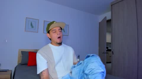 Snapshot of kendel_dimitri chatting on 11/30/25, 05:33 kendel_dimitri online show from 11/30/25, 05:33