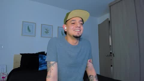 Snapshot of kendel_dimitri chatting on 12/14/25, 01:55 kendel_dimitri online show from 12/14/25, 01:55