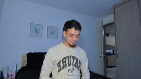 Snapshot of kendel_dimitri chatting on 12/16/25, 03:44 kendel_dimitri online show from 12/16/25, 03:44