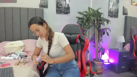 Kendra London online show from 11/24/25, 11:32