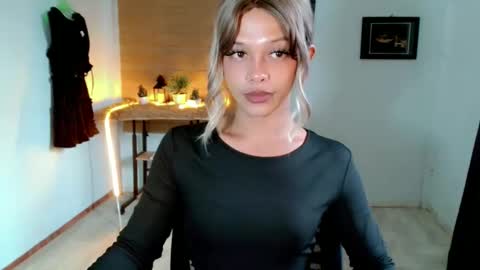 kendra_lunaxx online show from 05/19/26, 08:09