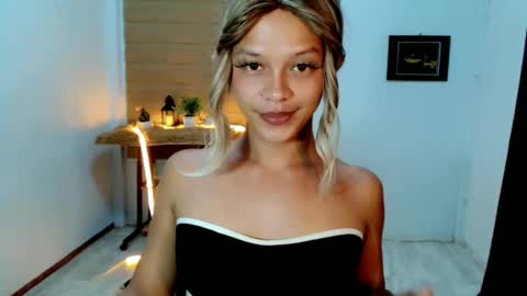 kendra_lunaxx online show from 05/20/26, 11:00