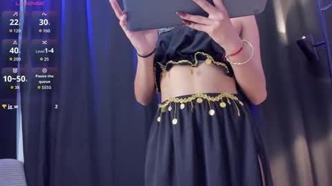 Snapshot of kendra_moretti2 chatting on 10/28/25, 10:01 kendra_moretti2 online show from 10/28/25, 10:01