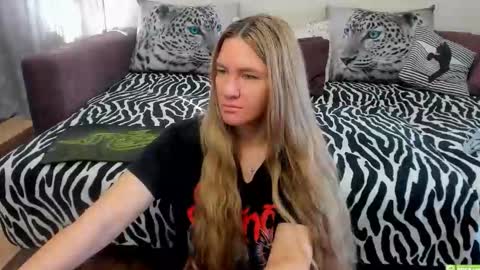 Snapshot of kendra_xx_ chatting on 09/11/25, 02:00 Kendra online show from 09/11/25, 02:00