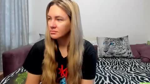 Snapshot of kendra_xx_ chatting on 09/15/25, 12:54 Kendra online show from 09/15/25, 12:54