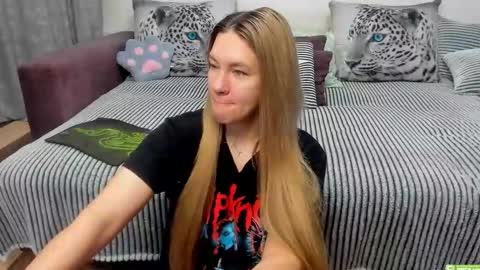 Kendra online show from 11/03/25, 12:13