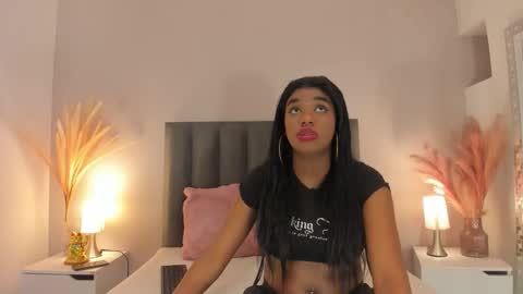 kendrachavez_ online show from 11/16/25, 09:42