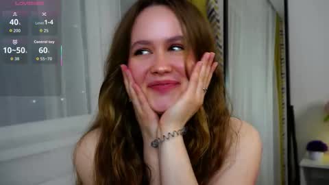 Snapshot of kendraedger chatting on 11/26/25, 08:21 Kira online show from 11/26/25, 08:21