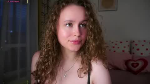 Snapshot of kendraedger chatting on 06/11/26, 11:36 Kira online show from 06/11/26, 11:36