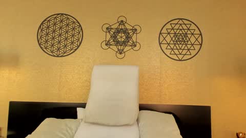 KENDRA online show from 02/08/25, 09:04