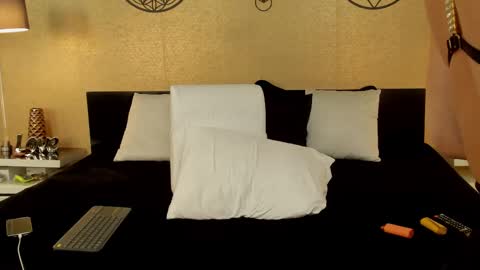 KENDRA online show from 02/16/25, 04:31