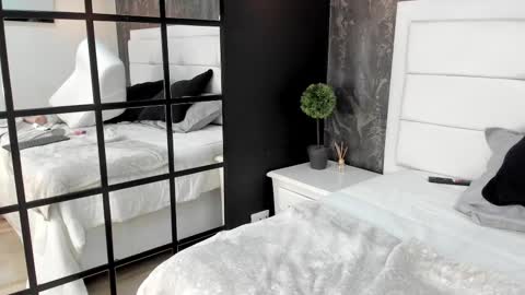 KENDRA online show from 02/28/25, 12:43