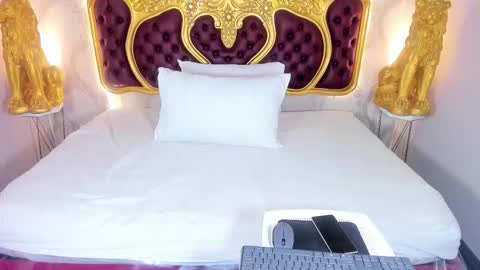 Kendral  online show from 10/19/25, 04:35