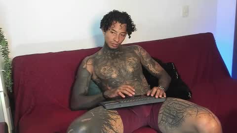 Snapshot of kendrik_brown chatting on 11/01/25, 02:52 kendrick brown online show from 11/01/25, 02:52