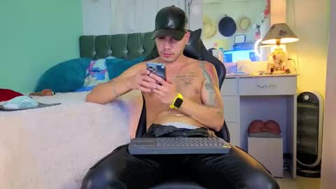 Snapshot of kenfenty chatting on 10/18/25, 01:30 Chriss Morales online show from 10/18/25, 01:30