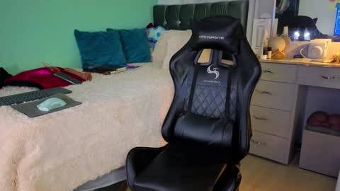 Snapshot of kenfenty chatting on 10/26/25, 12:05 Chriss Morales online show from 10/26/25, 12:05