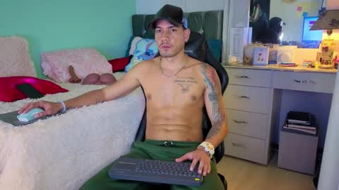 Snapshot of kenfenty chatting on 10/28/25, 02:04 Chriss Morales online show from 10/28/25, 02:04