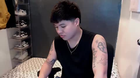 Snapshot of kenhotline911 chatting on 12/29/24, 01:06 ken online show from 12/29/24, 01:06