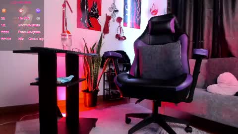 kenia_thompsom01 online show from 07/04/26, 05:19