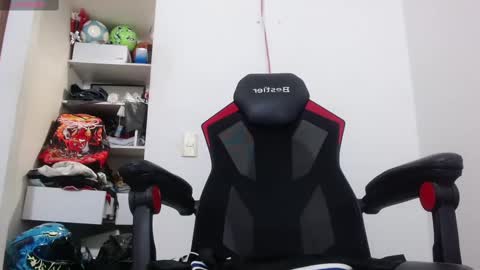 Snapshot of kenn_blake1 chatting on 09/29/25, 04:45 blake online show from 09/29/25, 04:45