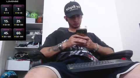 Snapshot of kenn_blake1 chatting on 09/30/25, 06:35 blake online show from 09/30/25, 06:35