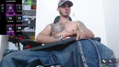 Snapshot of kenn_blake1 chatting on 10/02/25, 11:56 blake online show from 10/02/25, 11:56