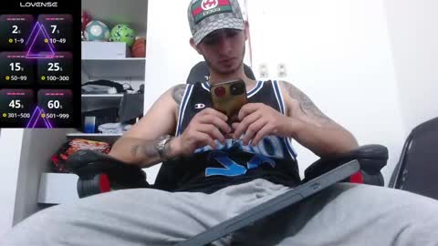 Snapshot of kenn_blake1 chatting on 10/04/25, 06:39 blake online show from 10/04/25, 06:39