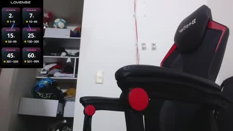 Snapshot of kenn_blake1 chatting on 10/08/25, 07:33 blake online show from 10/08/25, 07:33