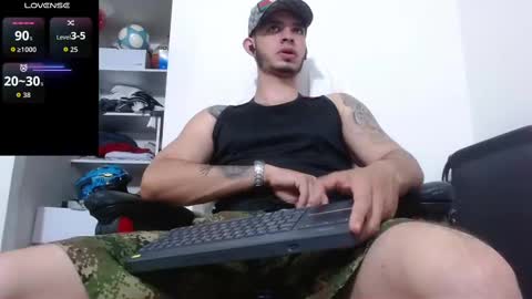 Snapshot of kenn_blake1 chatting on 10/20/25, 01:44 blake online show from 10/20/25, 01:44