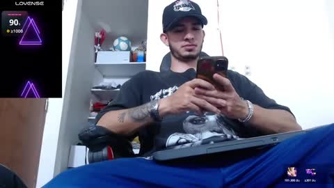 Snapshot of kenn_blake1 chatting on 10/30/25, 05:13 blake online show from 10/30/25, 05:13