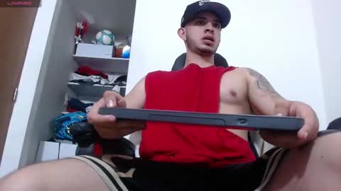 Snapshot of kenn_blake1 chatting on 11/02/25, 07:05 blake online show from 11/02/25, 07:05