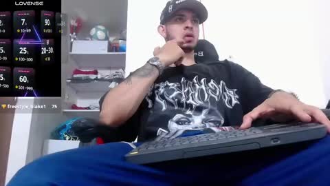 Snapshot of kenn_blake1 chatting on 11/05/25, 03:23 blake online show from 11/05/25, 03:23