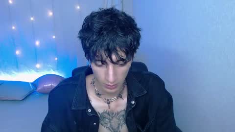 Snapshot of kenny__hot chatting on 12/13/24, 05:10 kenny online show from 12/13/24, 05:10