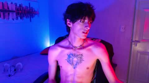 Snapshot of kenny__hot chatting on 02/04/25, 12:40 kenny online show from 02/04/25, 12:40