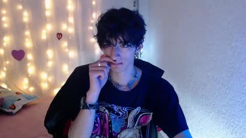 Snapshot of kenny__hot chatting on 02/19/25, 02:23 kenny online show from 02/19/25, 02:23