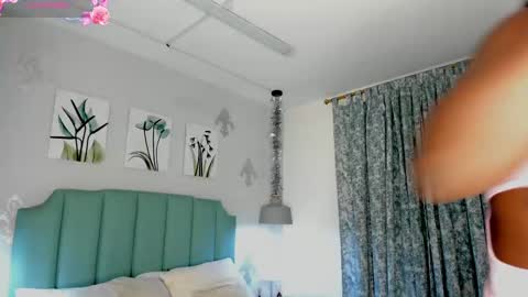 kentha_mitchells online show from 02/11/25, 10:37