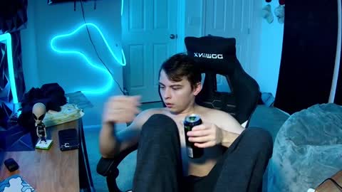 Snapshot of kentuckydrake chatting on 12/12/24, 03:43 Drake online show from 12/12/24, 03:43