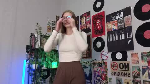 Lisa online show from 12/21/25, 09:16