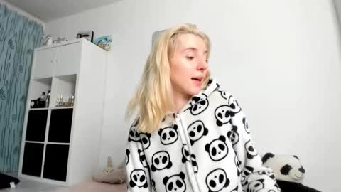 Kenzie online show from 10/12/25, 06:34