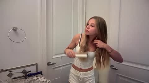 kenziesmithh online show from 10/03/25, 09:23