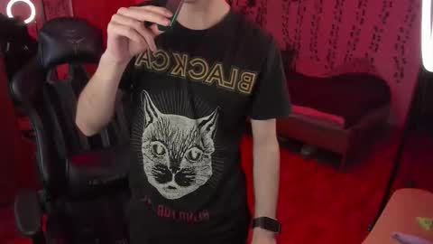 Snapshot of keorinav chatting on 12/15/25, 11:03 Looking for a moderator I PVT IS OPEN online show from 12/15/25, 11:03