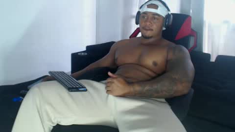 Snapshot of kerlinn2711 chatting on 02/27/25, 08:42 dany wolf002 online show from 02/27/25, 08:42