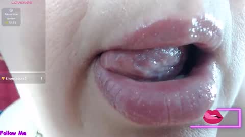 Snapshot of kerly_doll chatting on 10/17/25, 01:35 K E R L Y online show from 10/17/25, 01:35