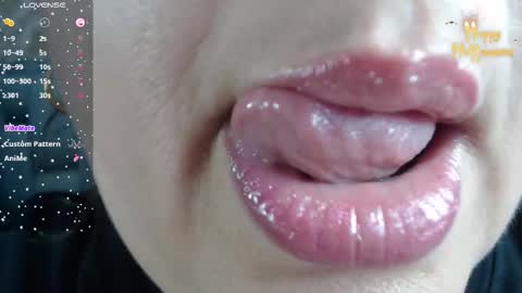 Snapshot of kerly_doll chatting on 10/24/25, 01:18 K E R L Y online show from 10/24/25, 01:18